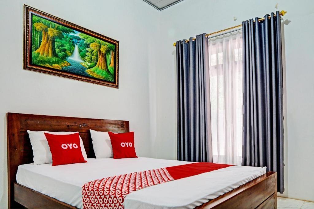 Ayani Guest House Redpartner Blitar Exteriör bild